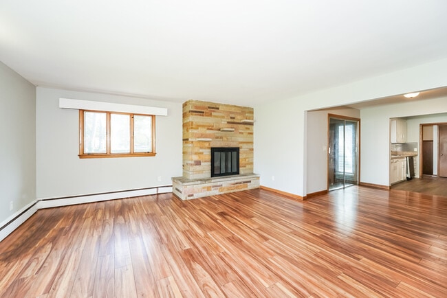 Building Photo - 150 E 272nd St