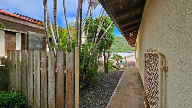 Building Photo - 2 bedroom 1 bath duplex in Kalama Valley!