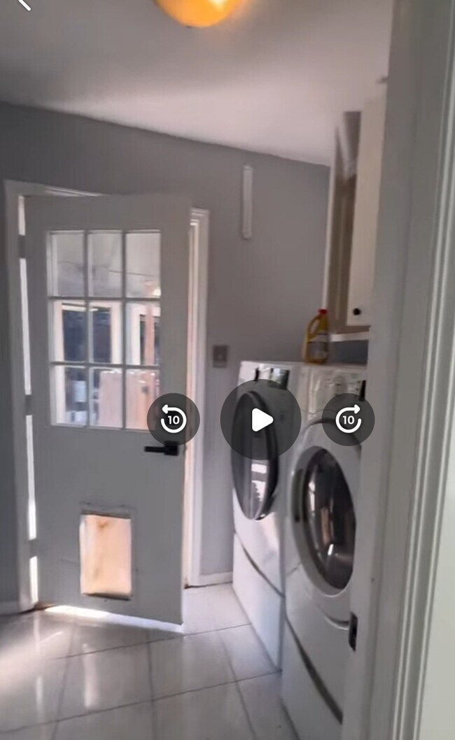 Foto del edificio - 10336 Rocky Hollow Rd