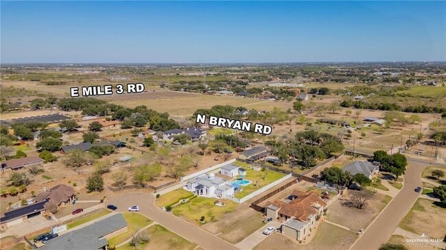 Building Photo - 4004 Persimmon Dr