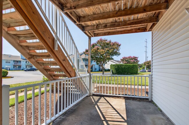 Foto del edificio - Call Sabrina Thomas Office at 757-767-0767...