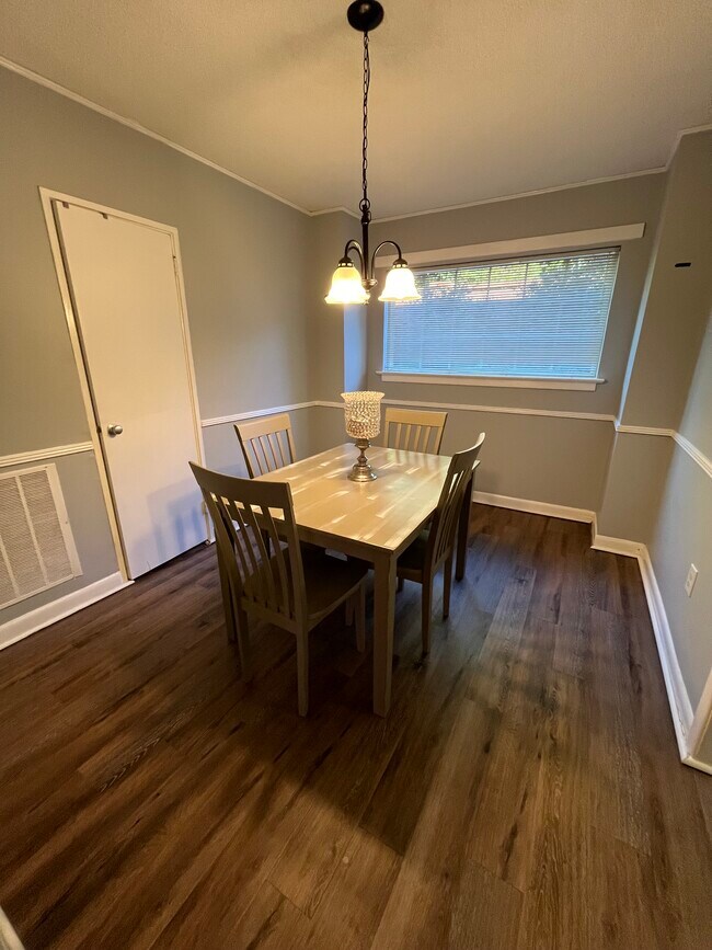Building Photo - 2846 Walton Way