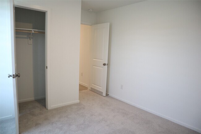 Building Photo - 216 Lantana Ln