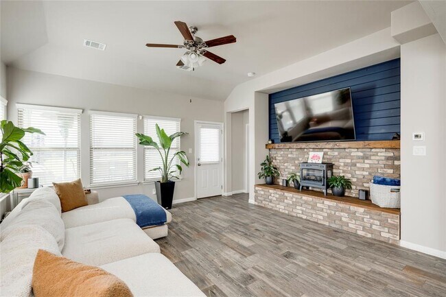 Foto del edificio - 709 Tinton Falls Ln