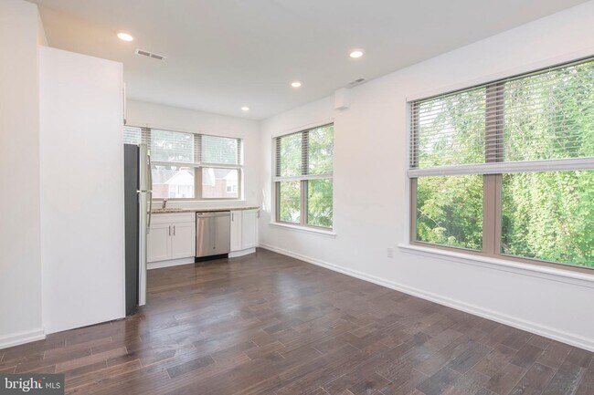 Foto del edificio - 641 Green Ln