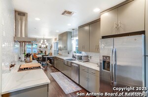 Foto del edificio - 303 Redwood St