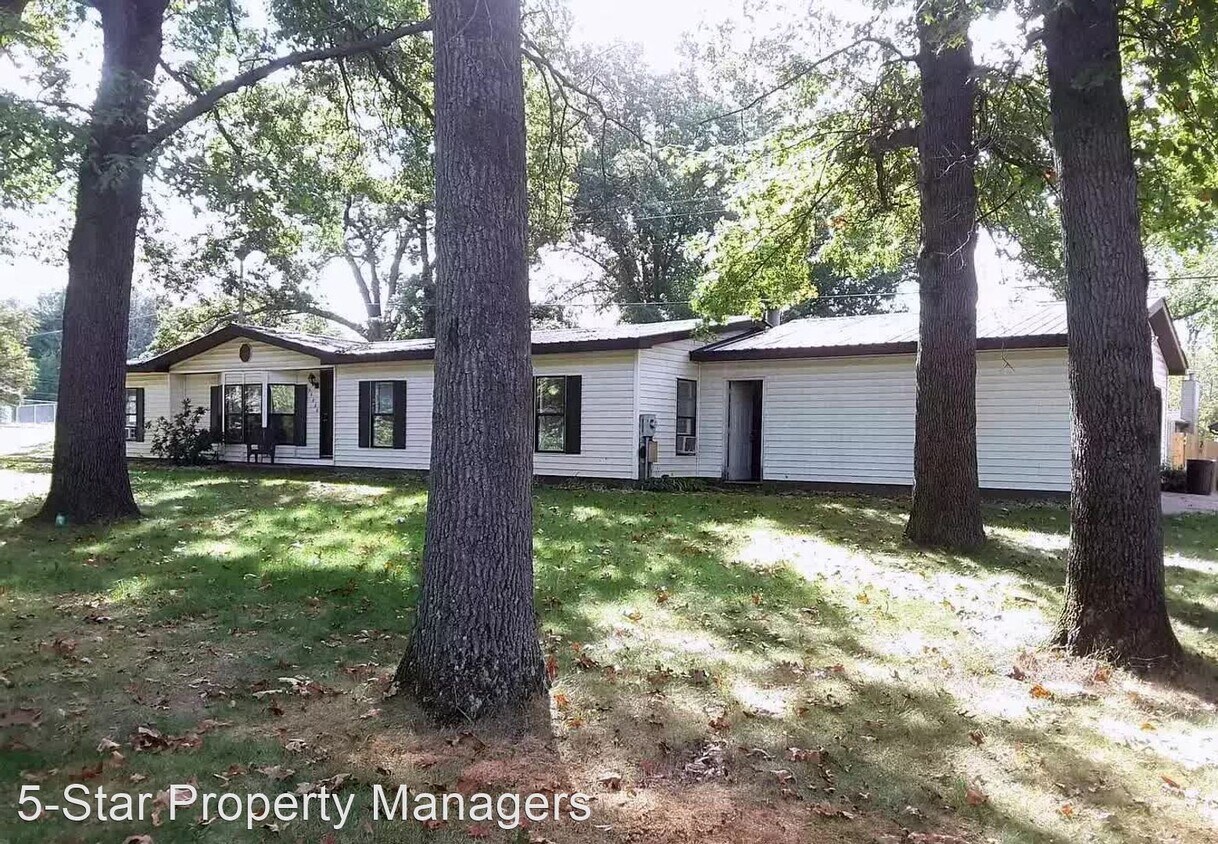 Primary Photo - 3 br, 2 bath House - 54020 Echo Lane