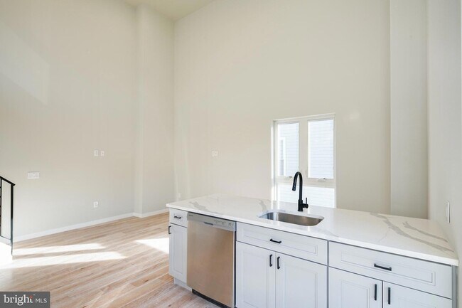 Building Photo - 1501 N 5th St