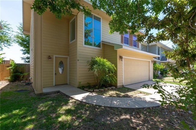 Foto del edificio - 7312 E Ben White Blvd