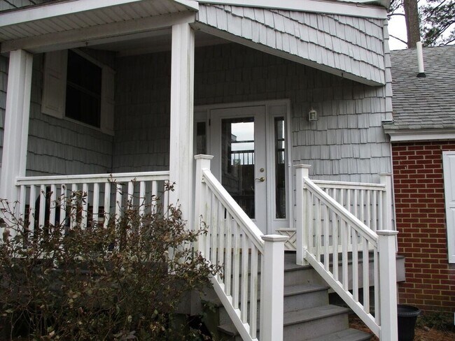 Building Photo - 15099 Holly St