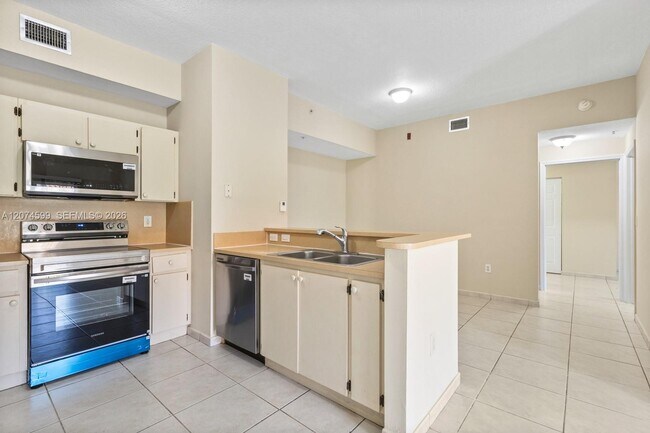 Foto del edificio - 7330 NW 114th Ave