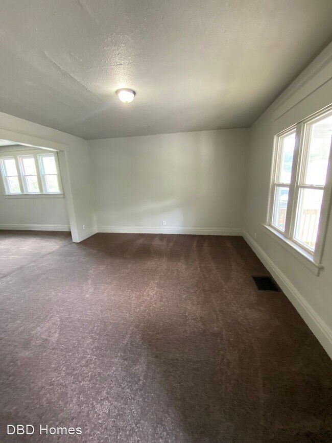 Foto del edificio - 3 br, 1 bath House - 711 Guildford Ave