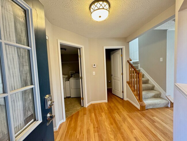 Foyer - 6549 Twin Lakes