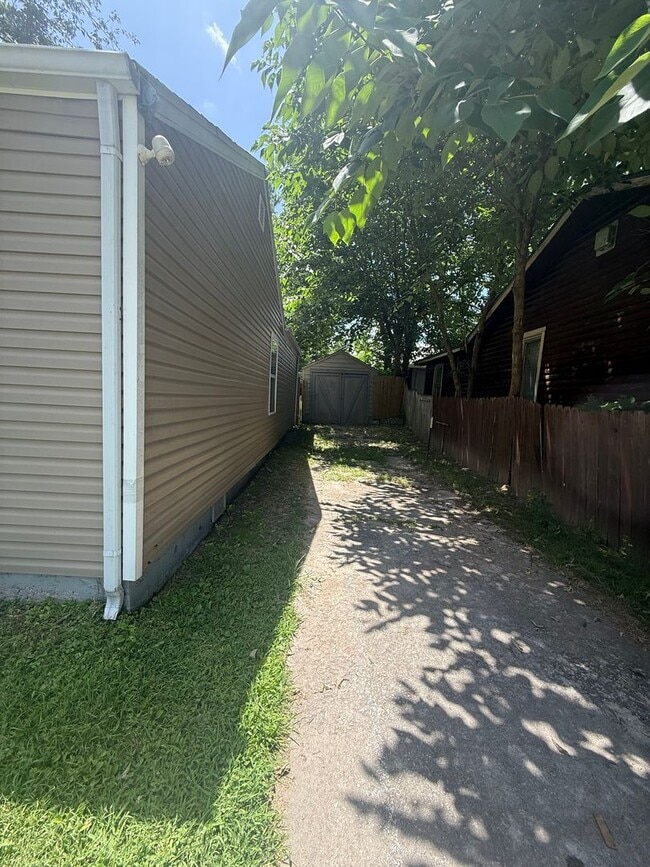 Building Photo - TWO BEDROOM AVAILABLE NOW!