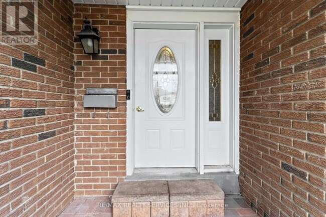 Building Photo - 13 Linkdale Rd