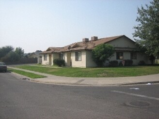 Foto principal - 301-445 W Oakwood Dr