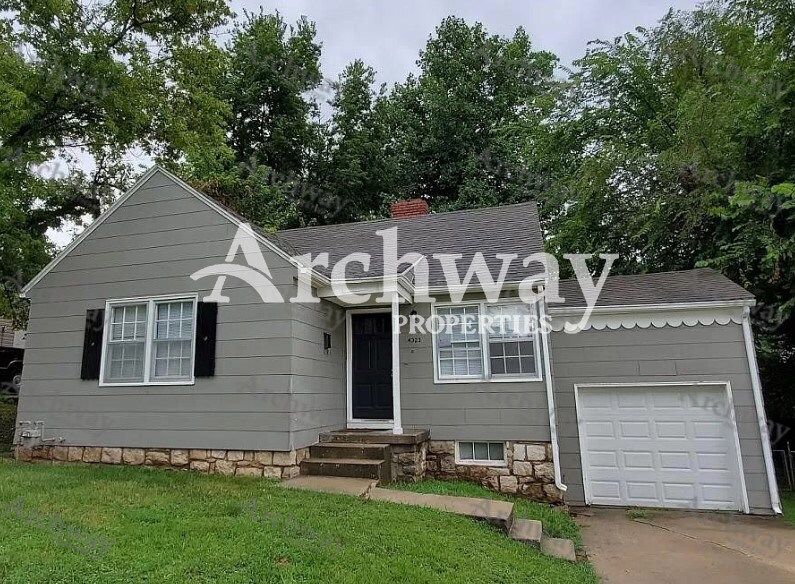 Primary Photo - 4323 Troup Ave