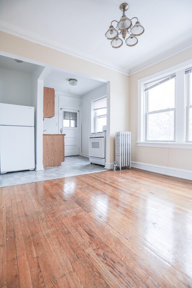 3944 W Roscoe St Unit 2B, Chicago, IL 60618 Condo for Rent in Chicago