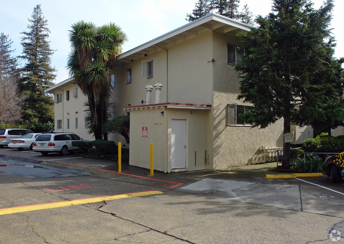 Building Photo - 12-20 Pacheco St
