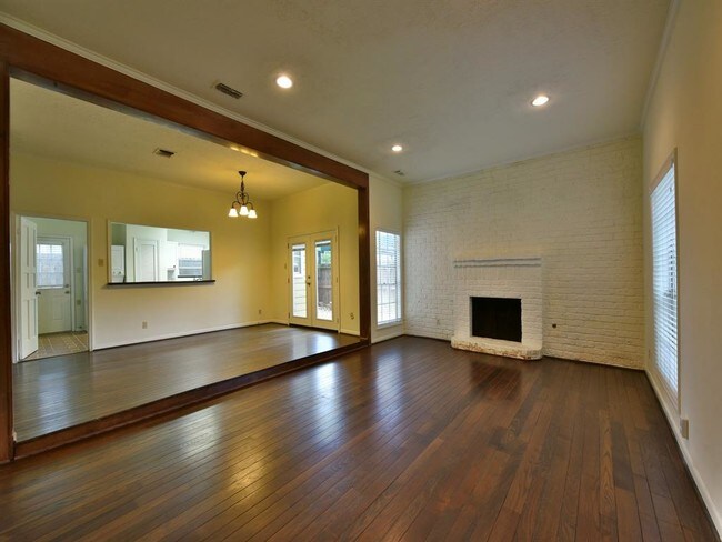 Building Photo - 5627 Val Verde St