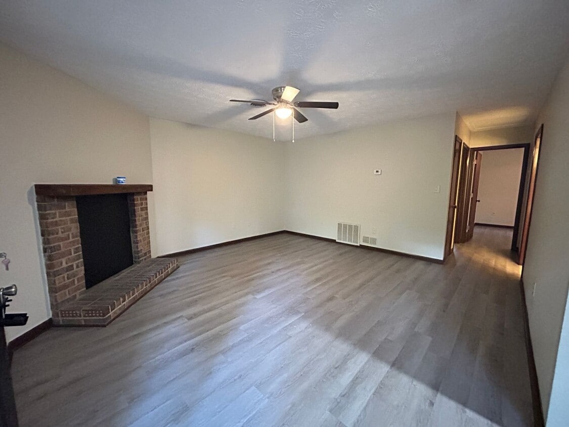 125/127 Alden Ct - 125/127 Alden Ct