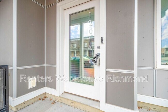 Building Photo - 1201 Bainbridge St