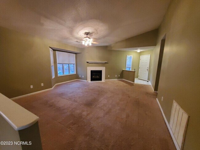 Building Photo - 3300 Mulberry Ln