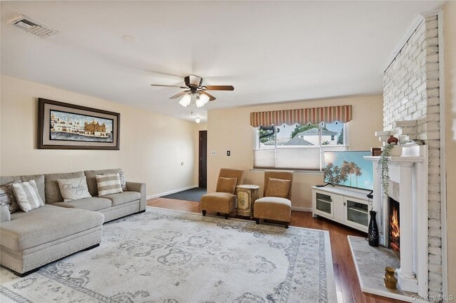 Building Photo - 88 E Valley Stream Blvd