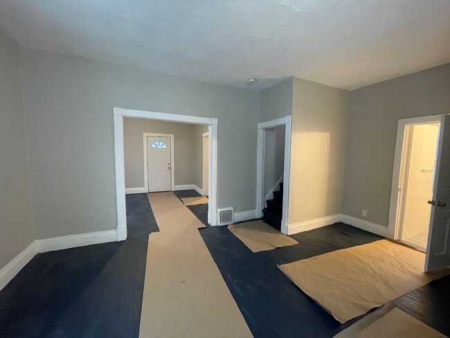 Building Photo - Three Bedroom Home in Kalamazoo