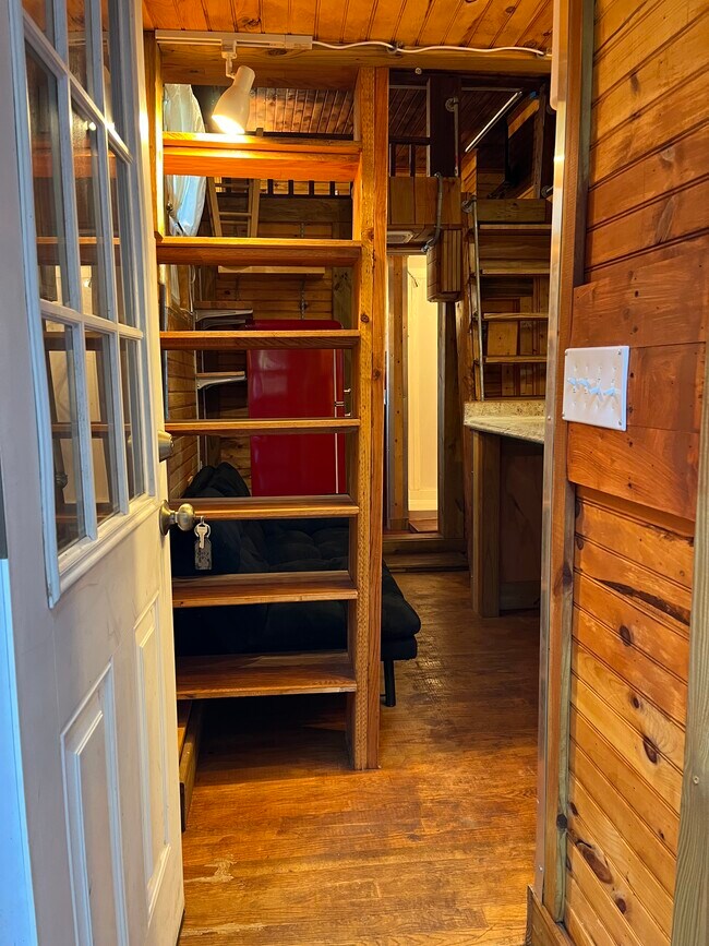 Foto del edificio - 142 Webster St NE