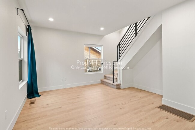 Building Photo - 4704 NE 95th Ave