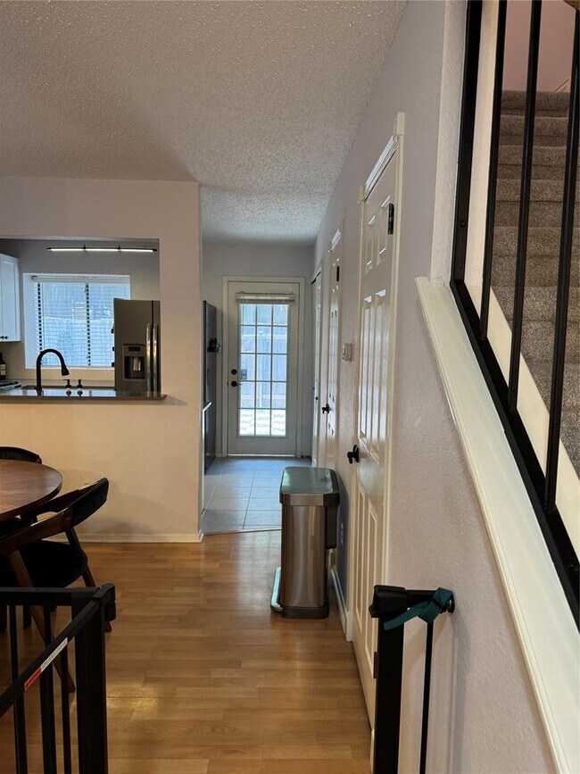 Foto del edificio - 1411 Gracy Farms Ln