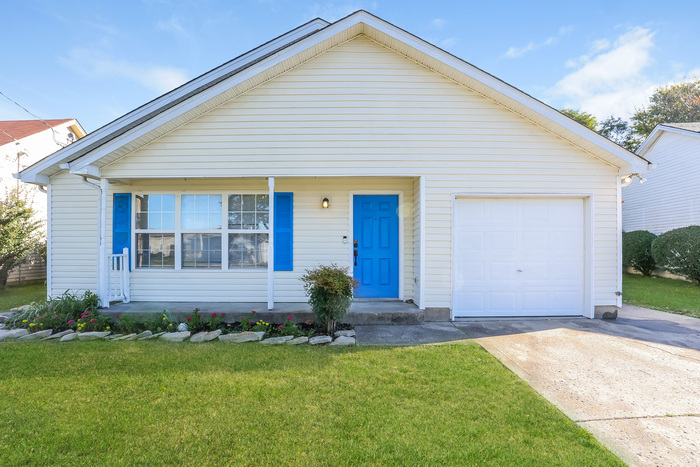 Primary Photo - 3BR/2BA Home w/ attached single car garage!