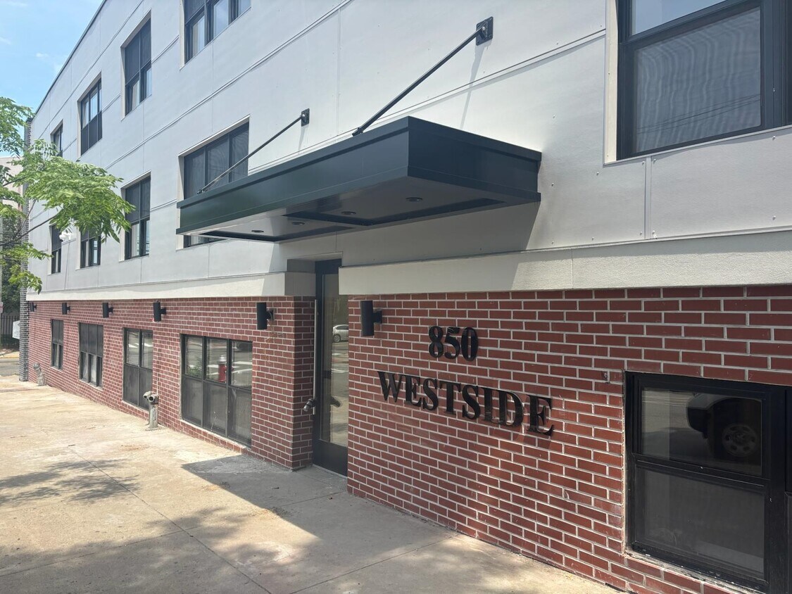 Foto principal - 850 West Side Ave