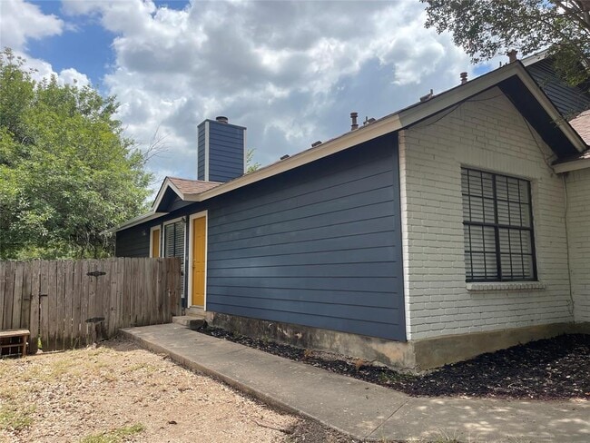 Building Photo - 2031 Redwing Way