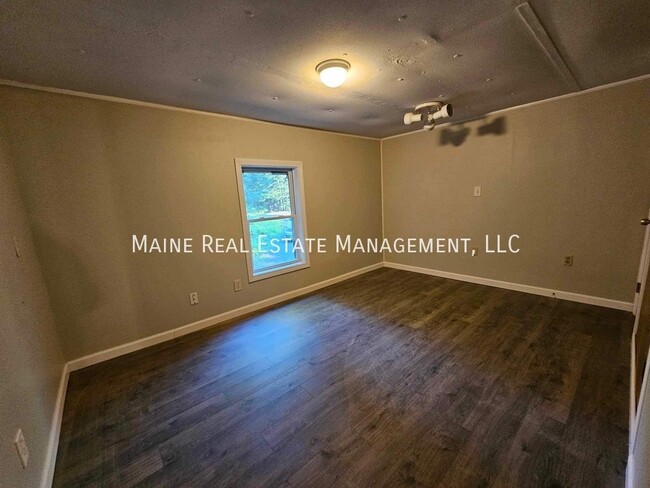 Building Photo - 19 Balsam Ln