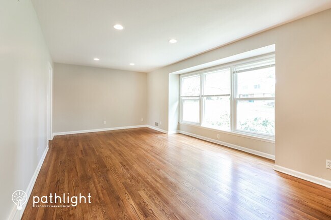 Building Photo - 9420 Hardy Dr