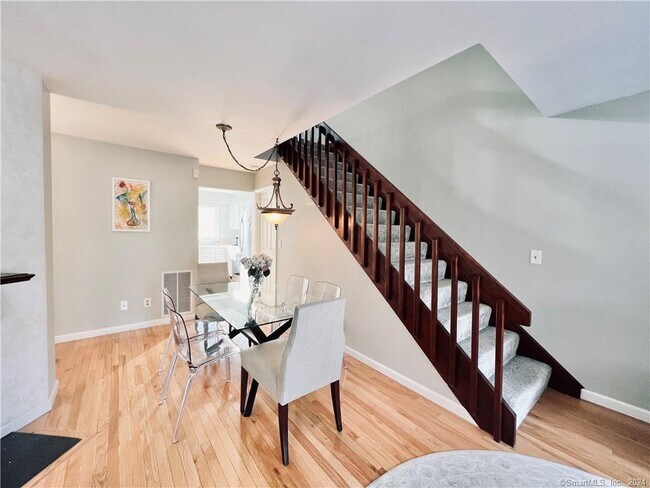 Building Photo - 81 Wolfpit Ave