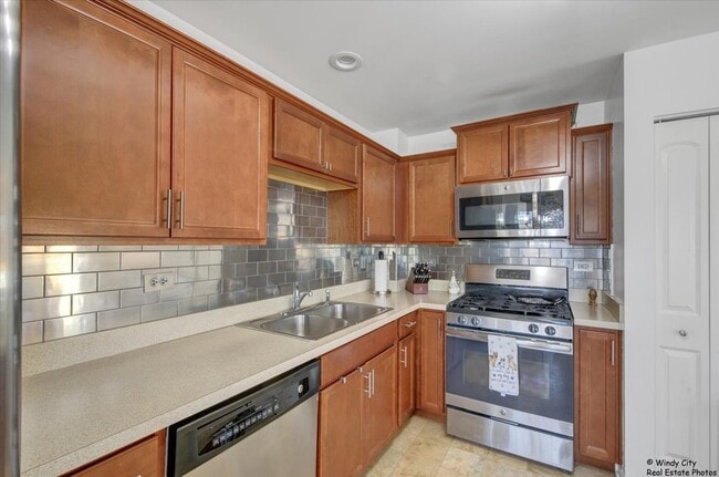 Foto del edificio - 1110 Sapphire Ln