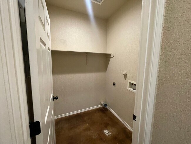 Foto del edificio - Luxury 3 Bed-2 Bath Duplex in NBTX!