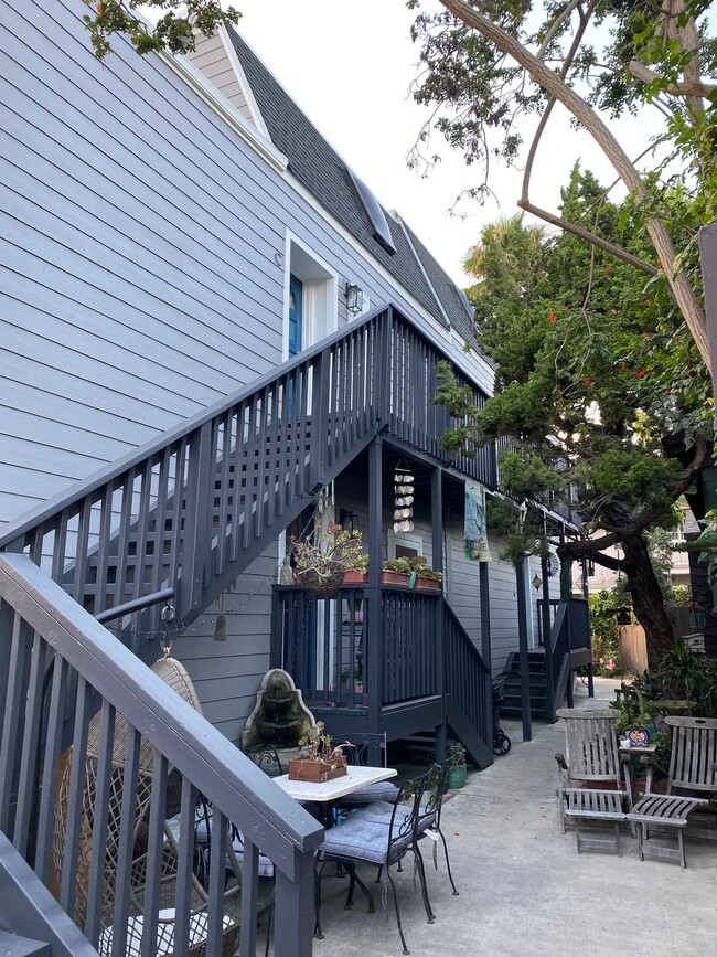 Building Photo - 4030 Haines St