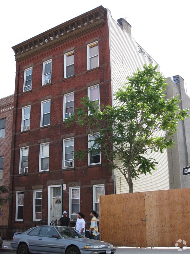 Building Photo - 208 Evergreen Ave