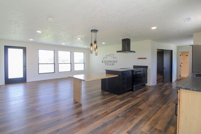 Foto del edificio - 4 Bedroom, 3.5 Bath Home in Pasco
