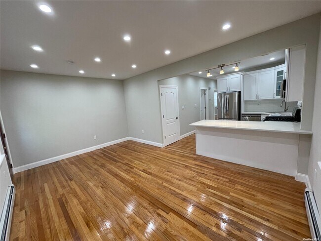 Foto del edificio - 205-15 100th Ave