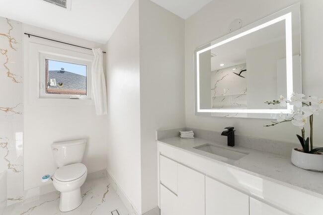 Building Photo - 1186 Glenashton Dr