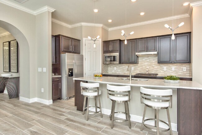 Building Photo - Luxurious vacation rental in Greyhawk at Golf Club of the Everglades