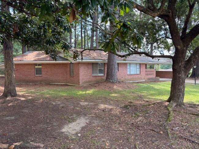 Building Photo - 1301 Manor Pl