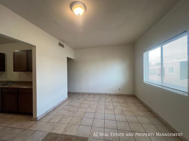 Foto del edificio - 1229 W Pierce St