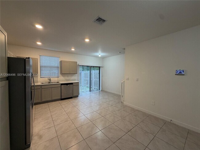 Foto del edificio - 390 NE 12th St