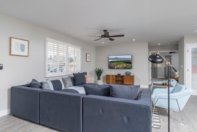 Foto del edificio - 8214 E Meadowbrook Ave